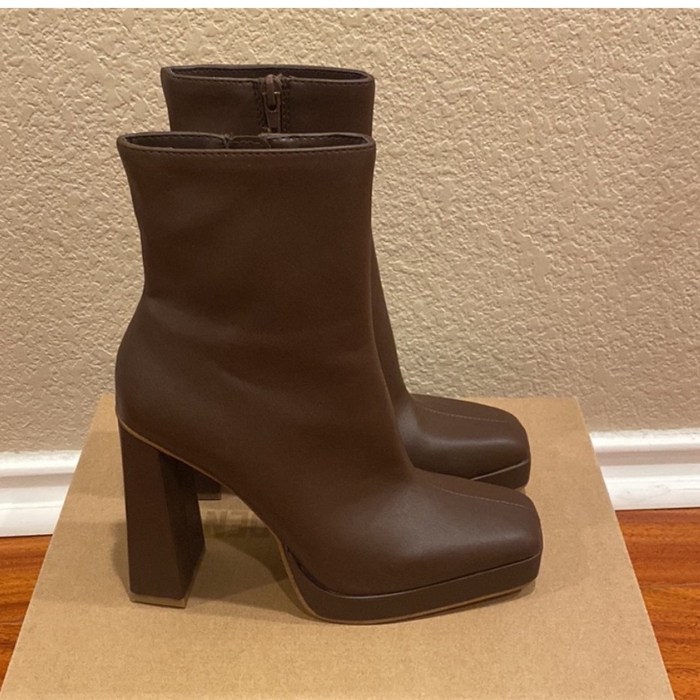 Super Clean 90’s Steve Madden Felicity Boots!